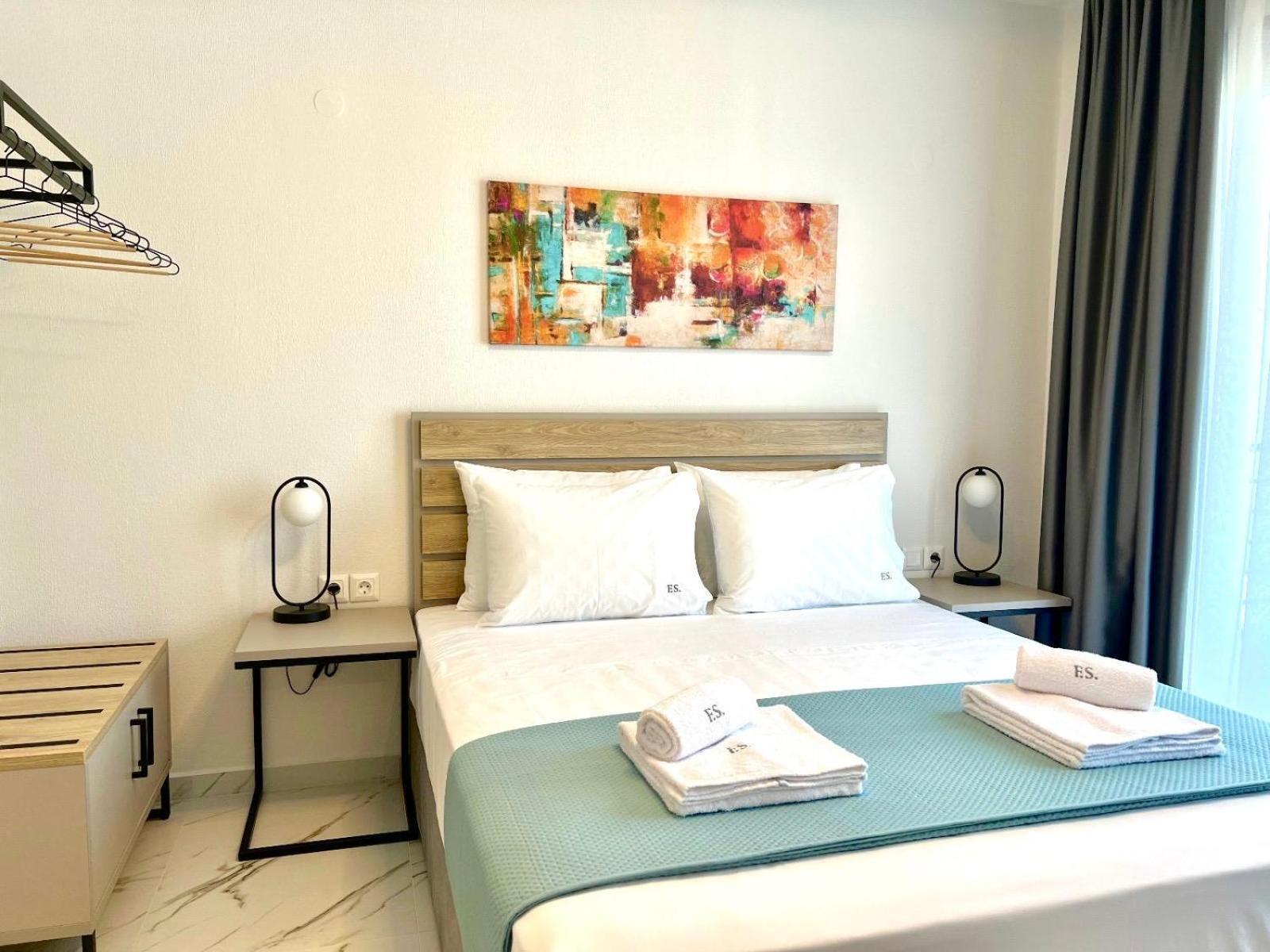 Four Shades Luxury Suites Sarti Dış mekan fotoğraf