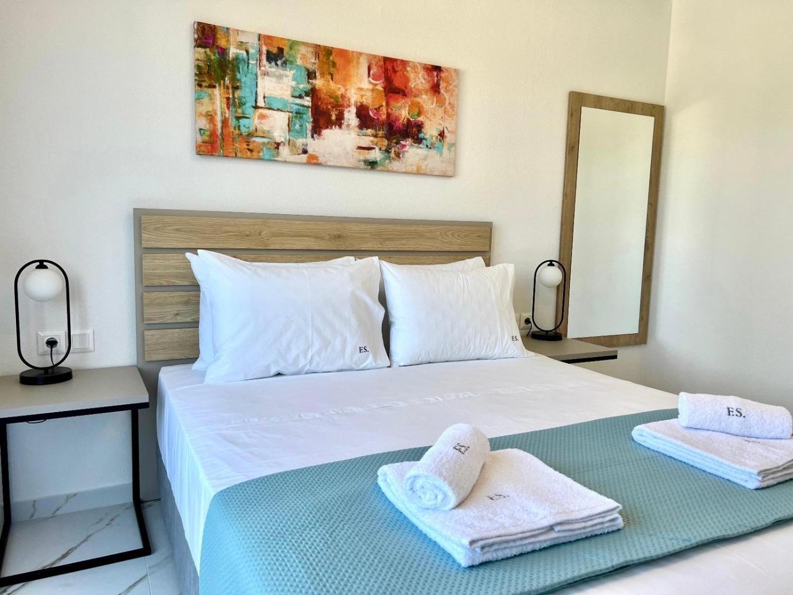 Four Shades Luxury Suites Sarti Dış mekan fotoğraf