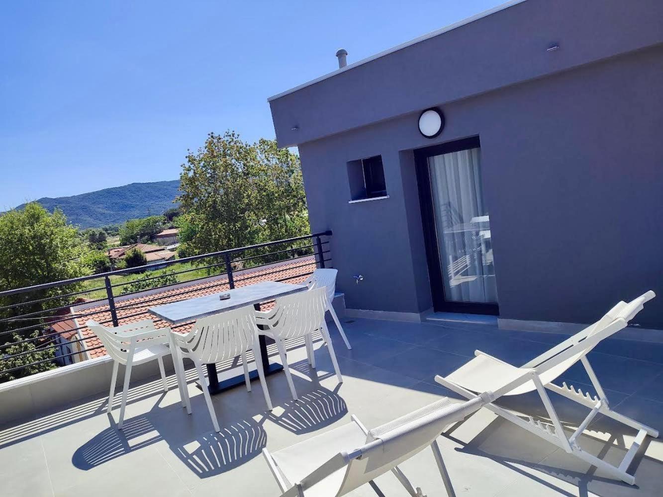 Four Shades Luxury Suites Sarti Dış mekan fotoğraf