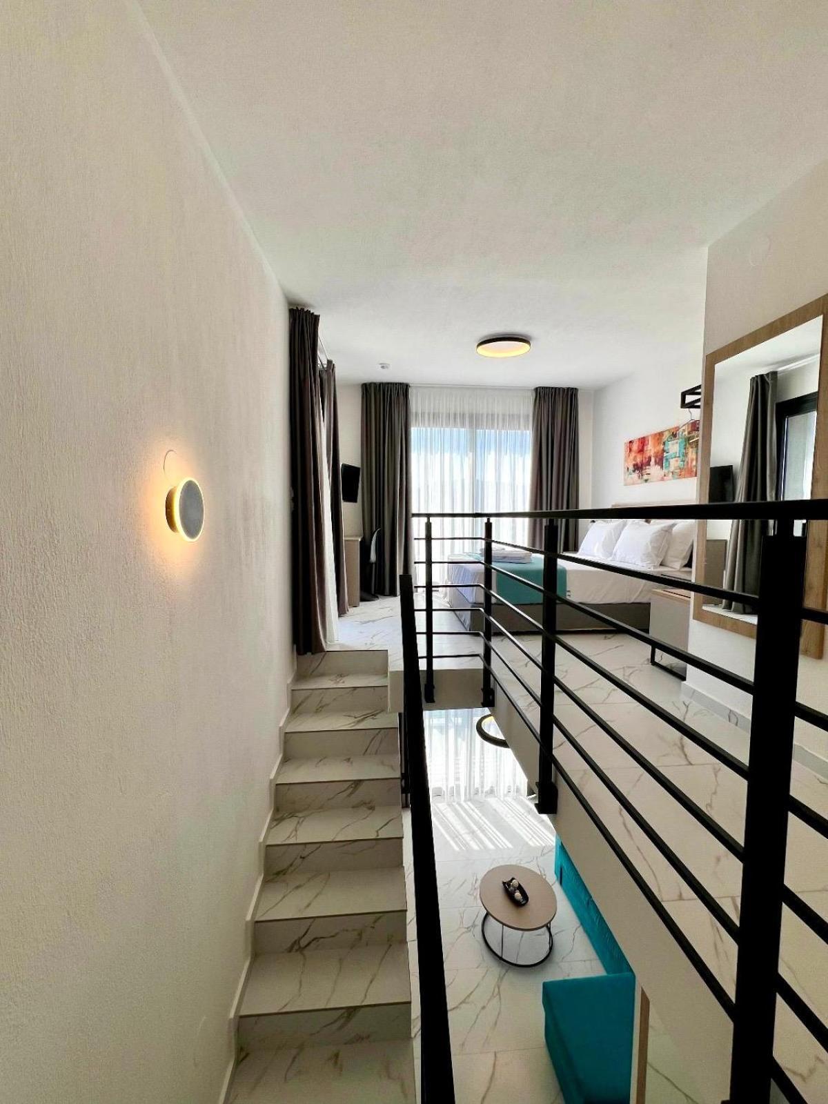 Four Shades Luxury Suites Sarti Dış mekan fotoğraf