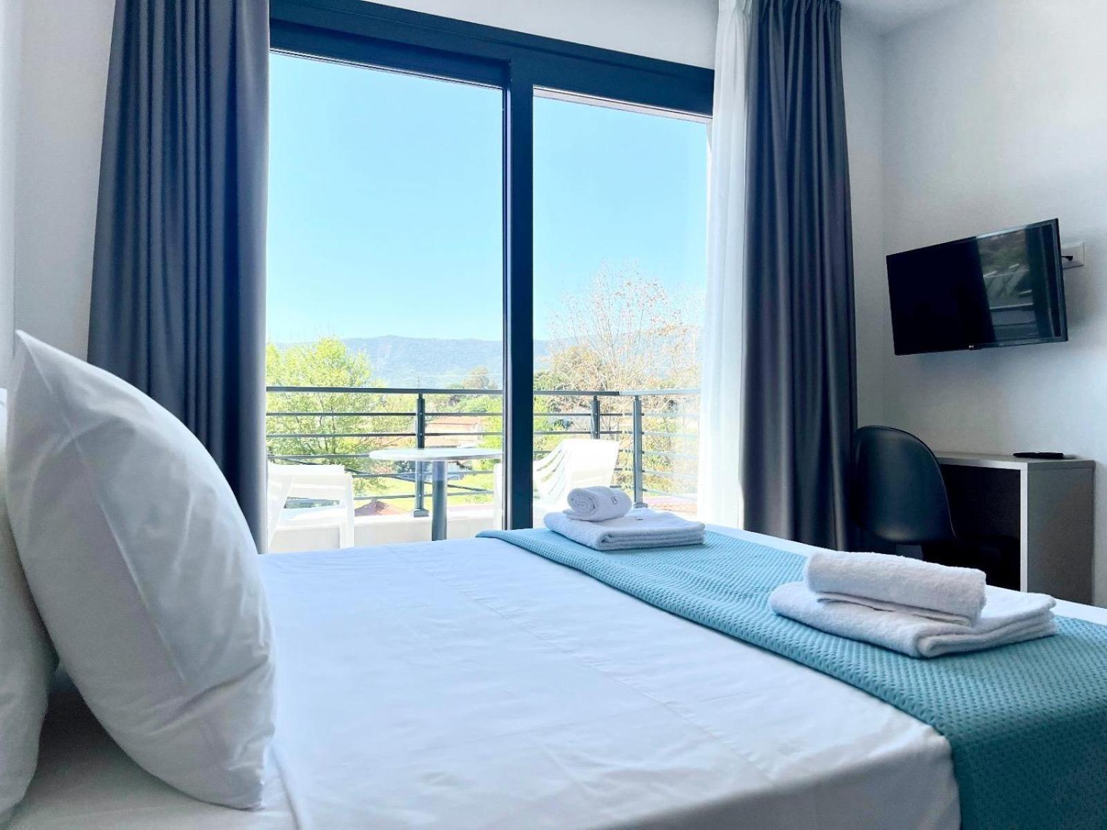 Four Shades Luxury Suites Sarti Dış mekan fotoğraf