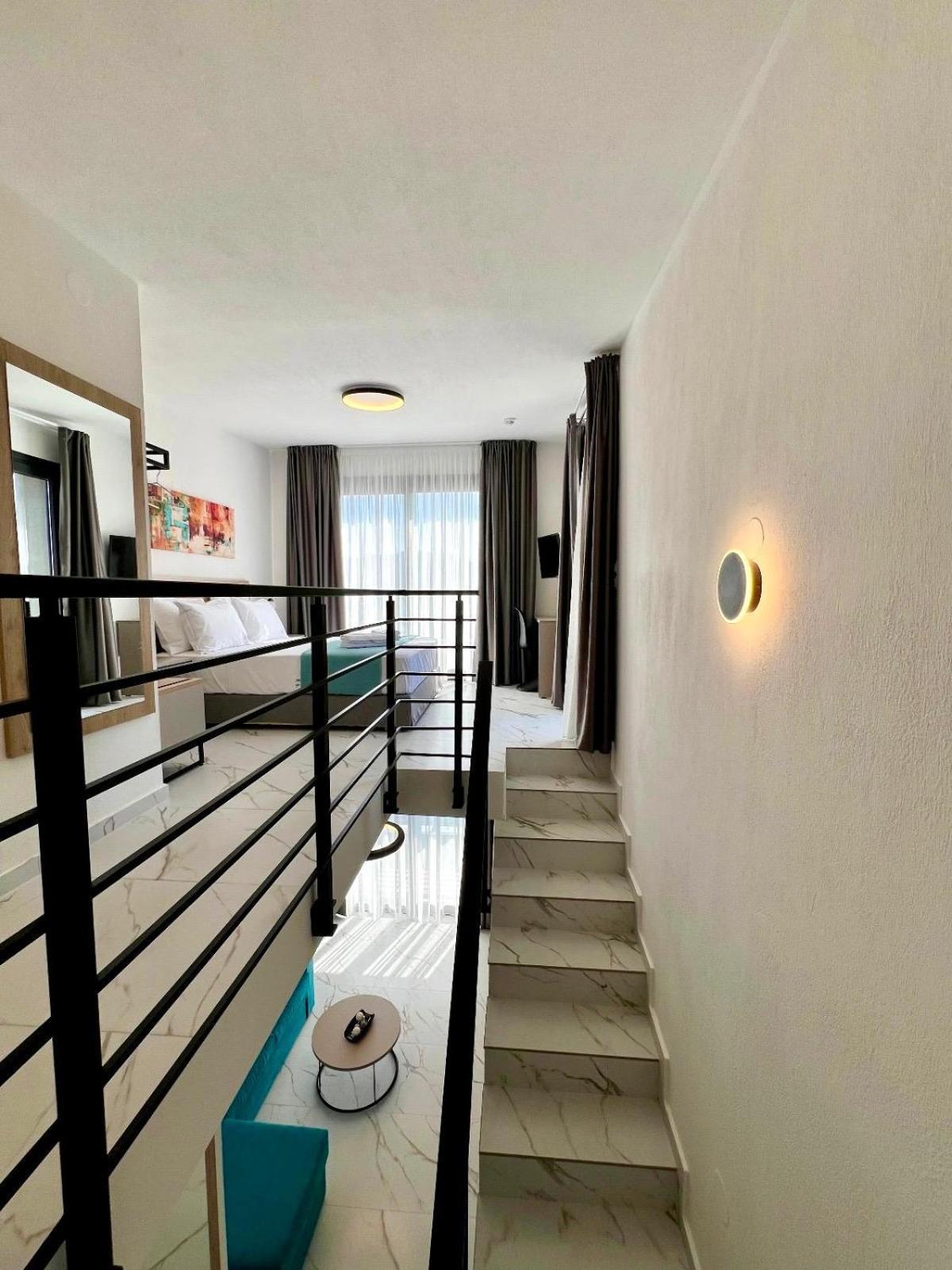 Four Shades Luxury Suites Sarti Dış mekan fotoğraf