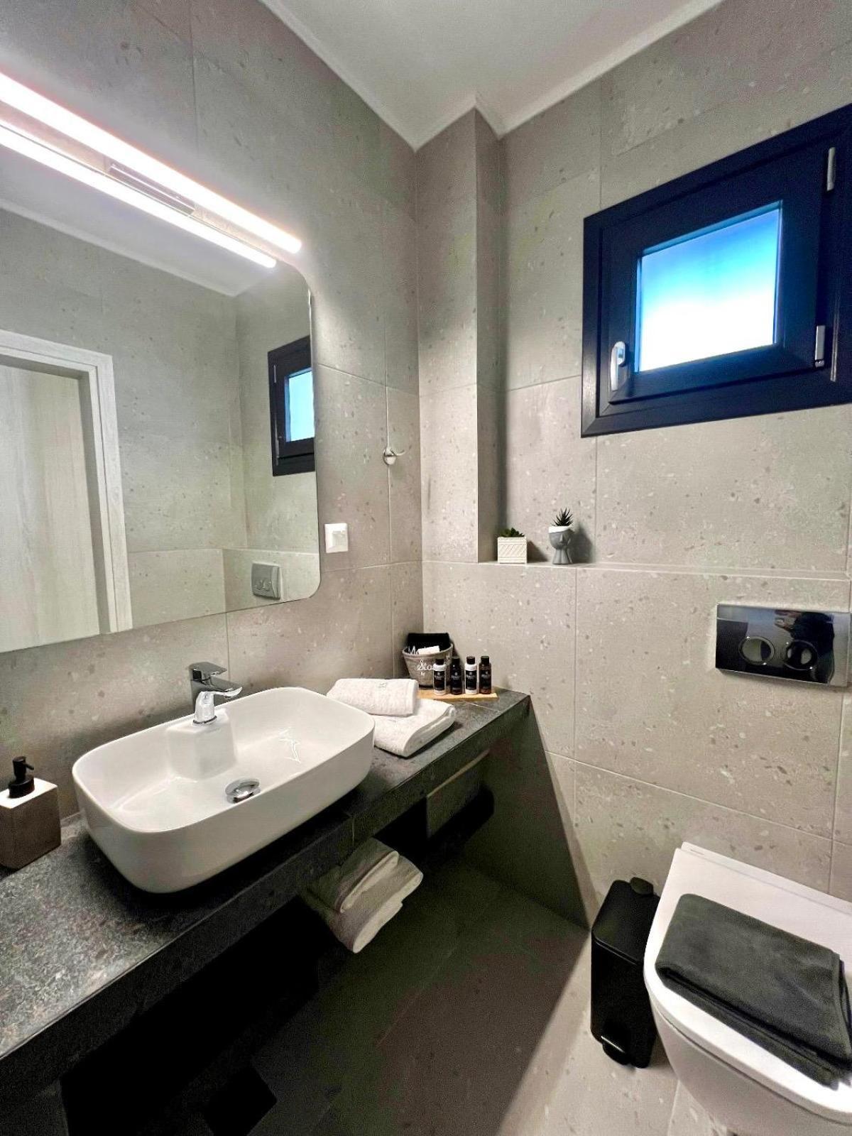 Four Shades Luxury Suites Sarti Dış mekan fotoğraf