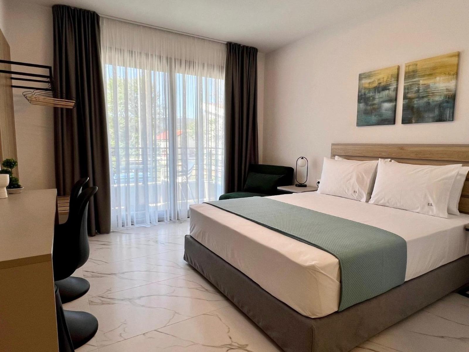 Four Shades Luxury Suites Sarti Dış mekan fotoğraf