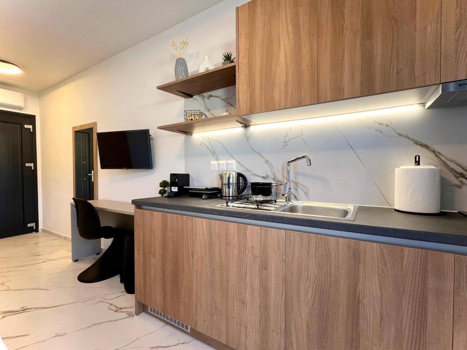 Four Shades Luxury Suites Sarti Dış mekan fotoğraf