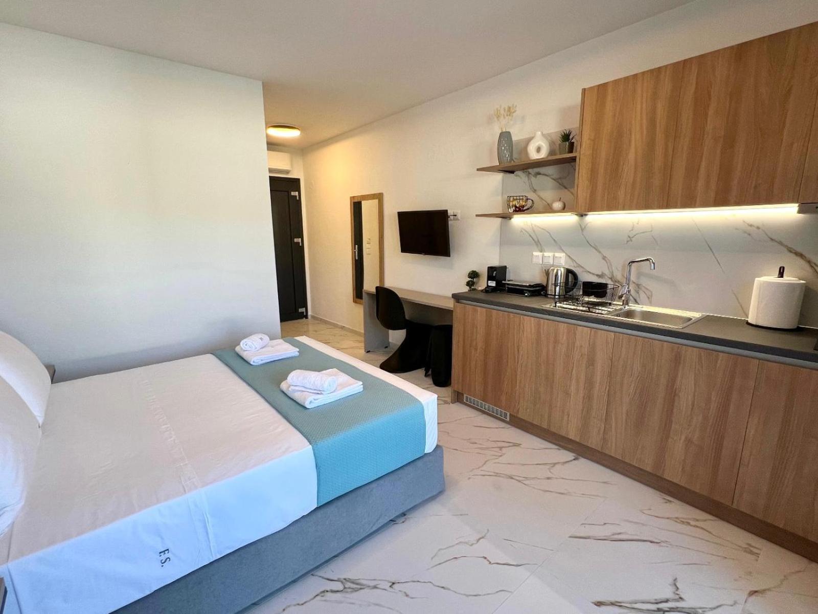 Four Shades Luxury Suites Sarti Dış mekan fotoğraf