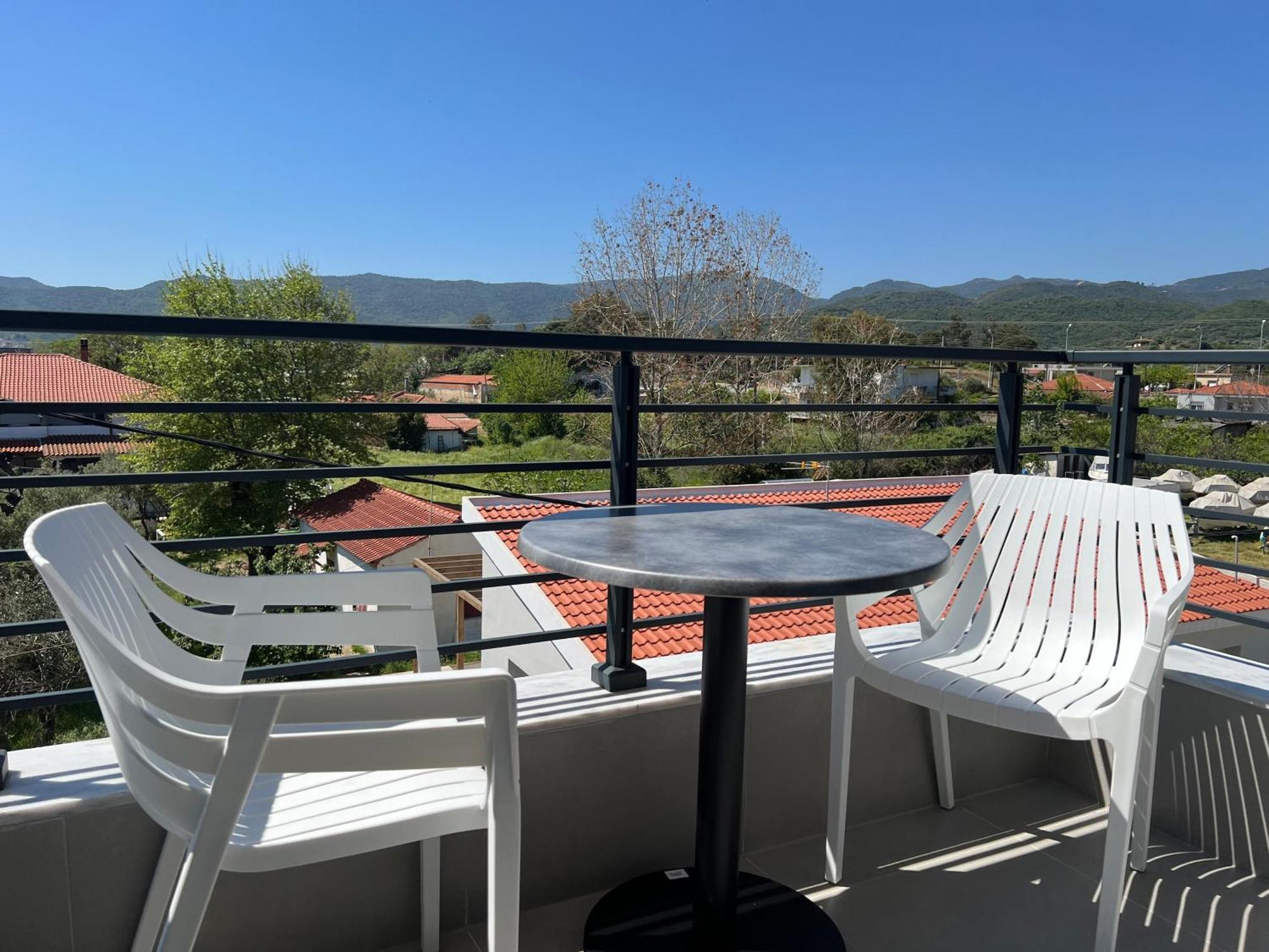 Four Shades Luxury Suites Sarti Dış mekan fotoğraf