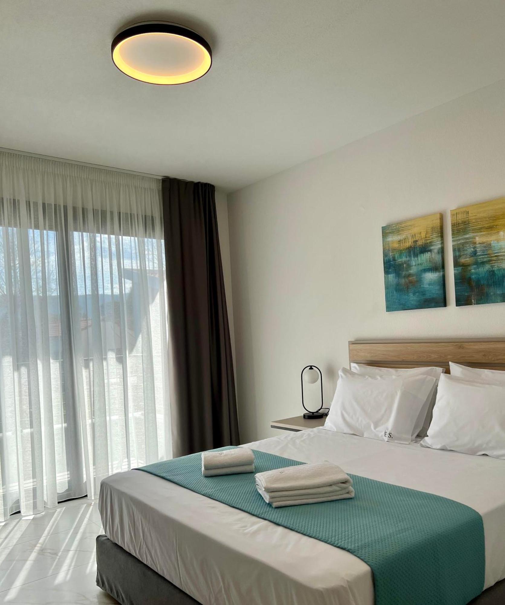 Four Shades Luxury Suites Sarti Dış mekan fotoğraf