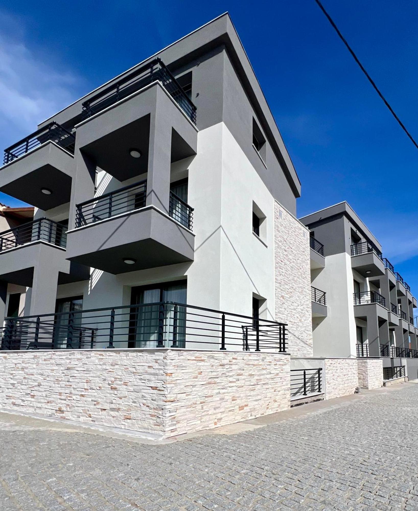Four Shades Luxury Suites Sarti Dış mekan fotoğraf